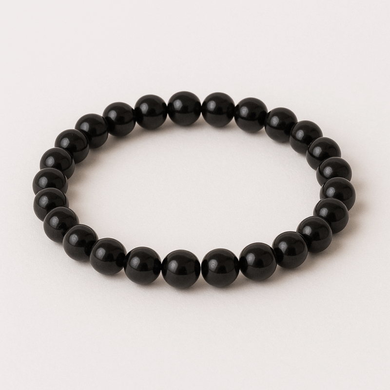 Obsidian-Armband aus glatten schwarzen Perlen, kreisförmig aufgelegt