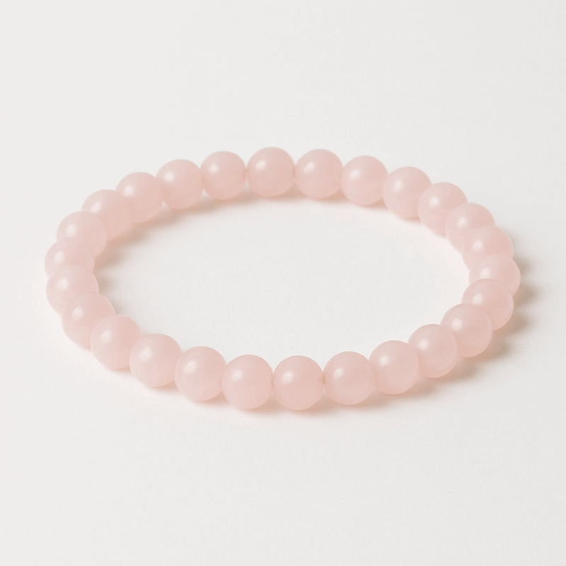 Rosenquarz-Armband aus zarten rosafarbenen Perlen, kreisförmig aufgelegt